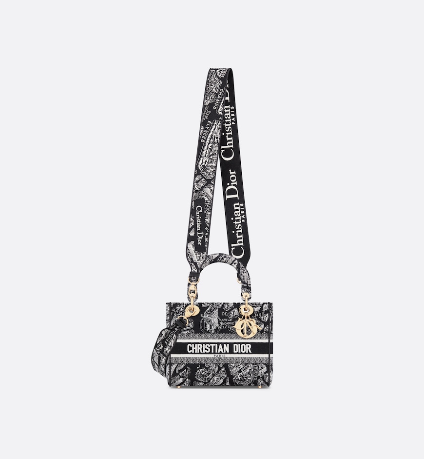 Zoom sur la bandouliere et le logo du sac Lady Dior dite 