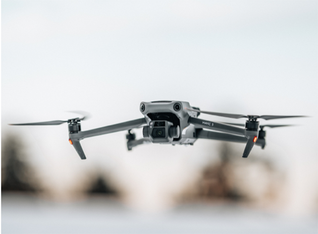 Image d'un drone en plein vol