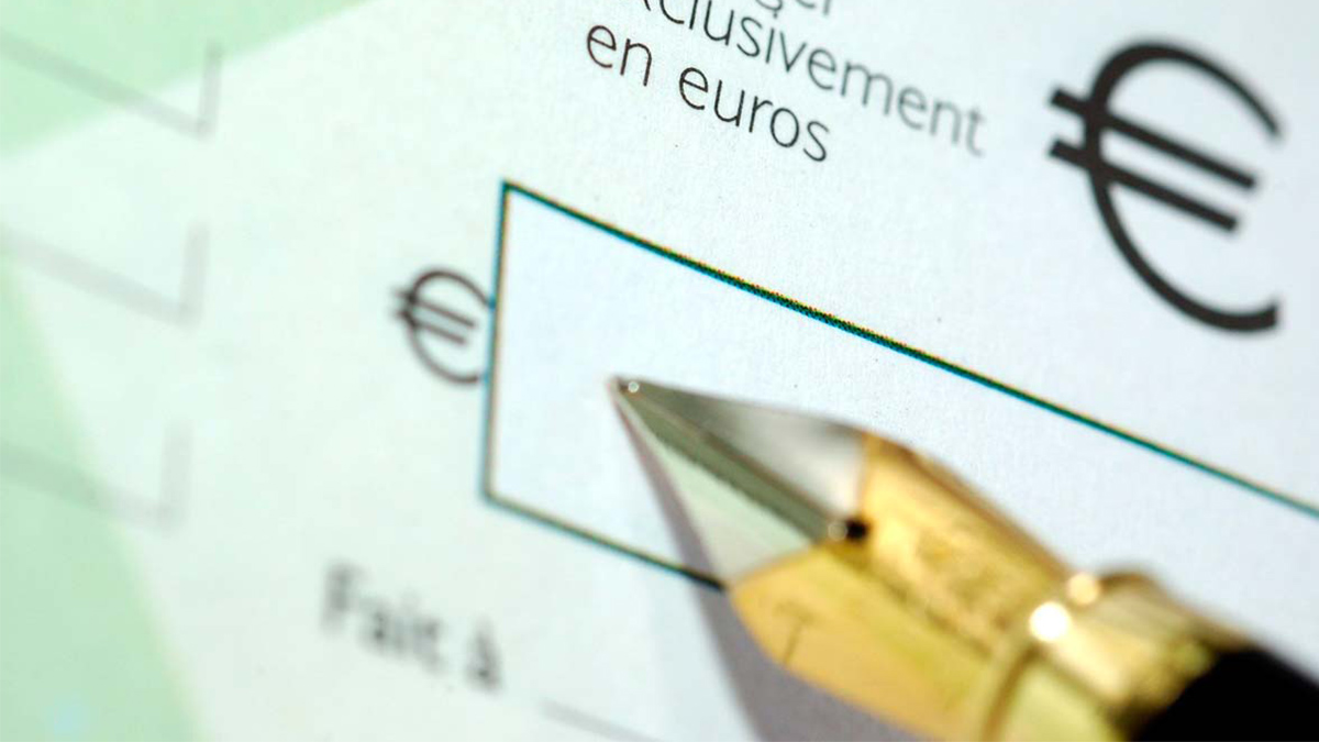 p9hj@elevrus.com, 500 euros en chèque Cadeau , Arnaque identité  (Phishing)